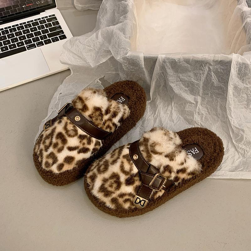 Herbst und Winter 2025 Koreanische Version High-End Home Office Leopardenmuster Dicksohlige Gürtelschnalle Taschenkopf Einwortige flauschige Baumwollpantoffeln Damen