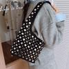 Luxus Nieten Beuteltaschen für Damen Wildlederimitat Umhängetasche Winter Nieten Handtaschen Mattes Finish Damen Tasche Shopper Tote