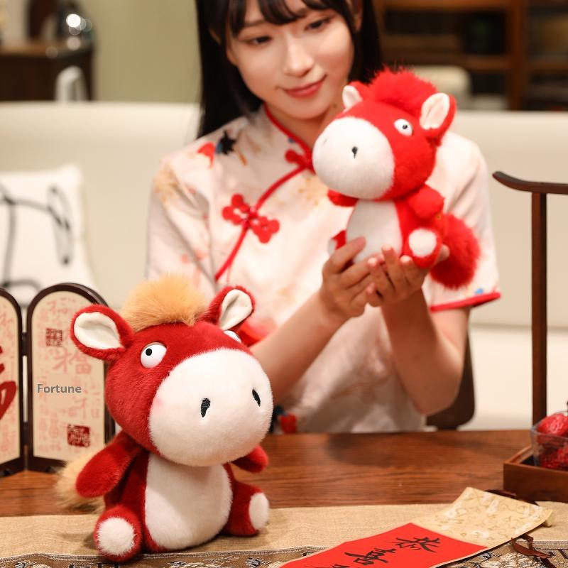 Brinquedo de Pelúcia Cavalo Pequeno de Desenho Animado Fofo Boneca de Animal de Pelúcia Macia Decoração para Casa Mascote Ano Chinês Presentes para Crianças 2026