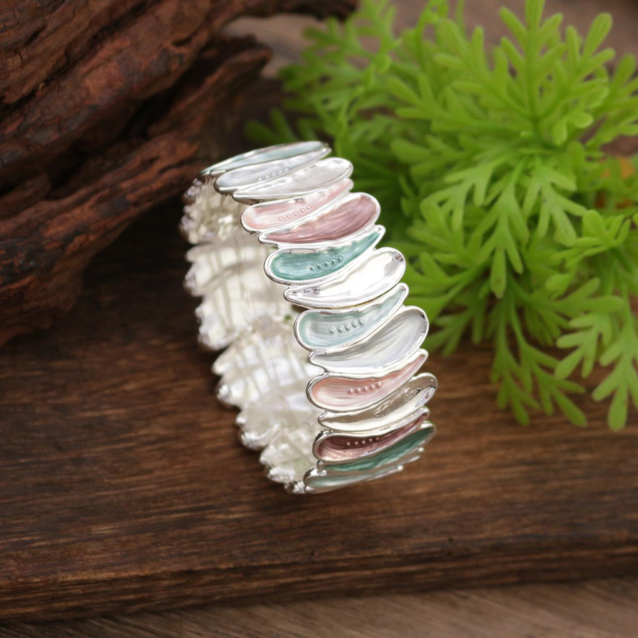 

Новый цвет, расписанный маслом браслет из эластичной нити с цветком кешью, модный и высококлассный женский универсальный браслет с лепестками