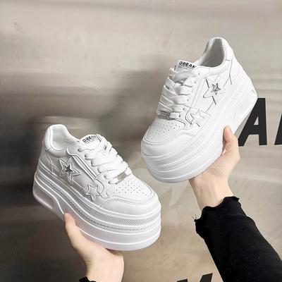 Kleine weiße Schuhe Damen Leder Plateau Brotschuhe 2025 Frühling neu kleine 8cm Höhenerhöhung weiche Sohle lässige Board Schuhe