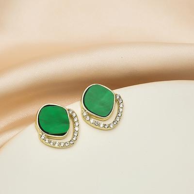 Elegant Green Square Earrings with Unique Style