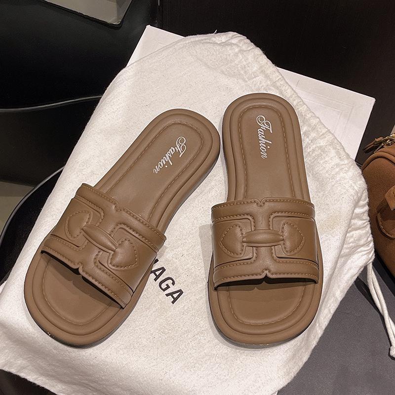

New sandals flat bottom summer versatile outer beach slippers fashionable one-word women 40-41 (one size smaller)