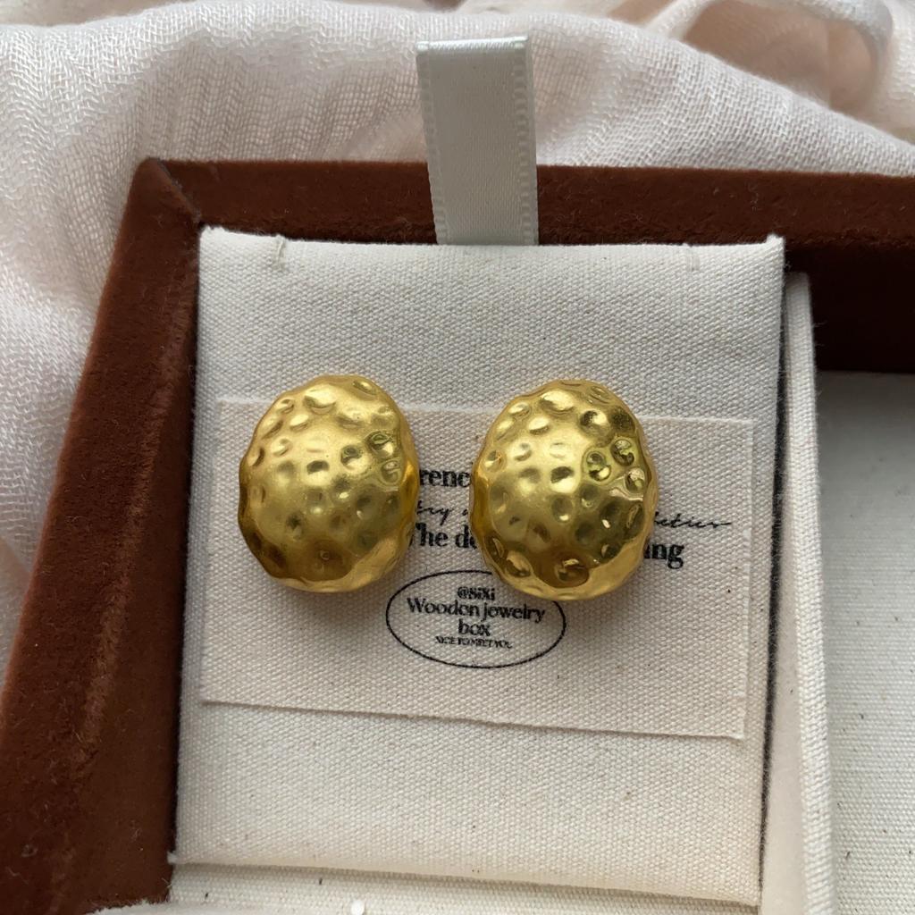 Exquisite niche metal brushed matte ball stud earrings for women's commuting senior temperament simple and versatile earrings