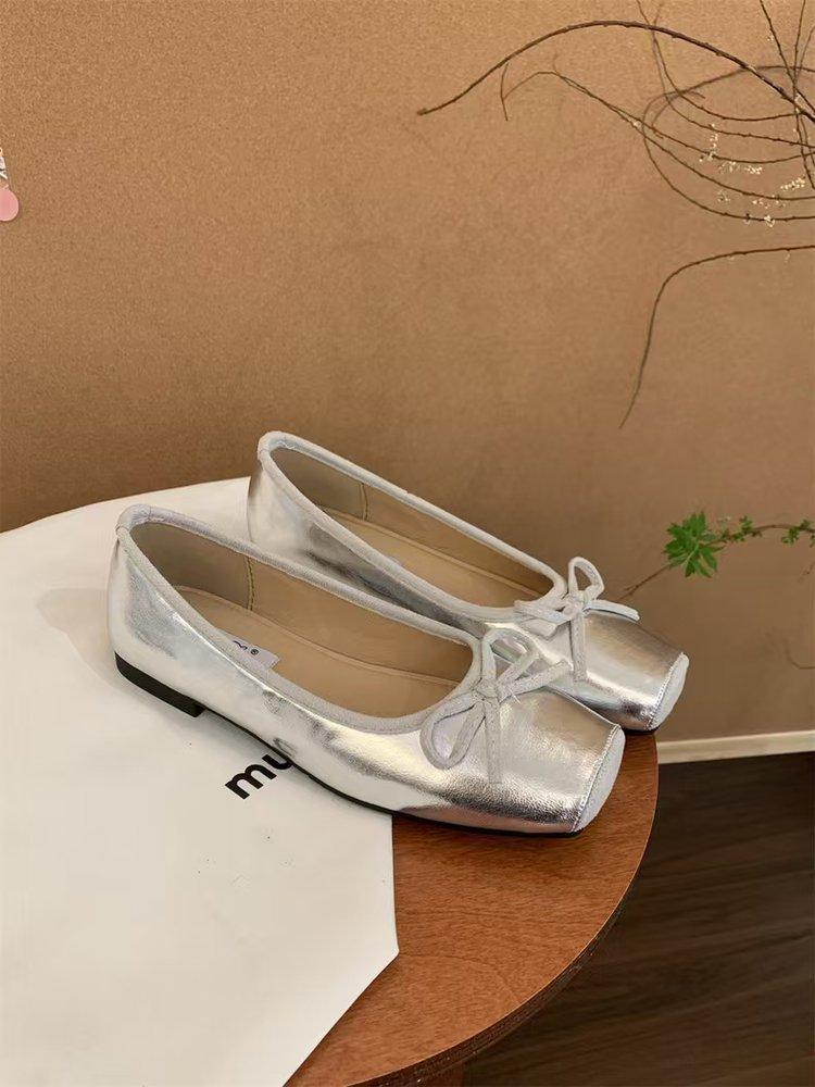 Francouzský čtvercový špičatý plochá podrážka mělké nártové boty dámské 2025 jaro a léto nové vílí styl mašle měkká podrážka Mary Jane dámské boty