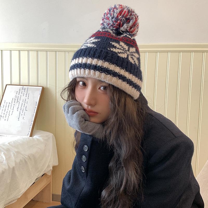 Autumn and Winter Red Christmas Hairball Snowflake Warm Knitted Wool Hat Sweet and Cute Hair Curled Edge Cold Hat