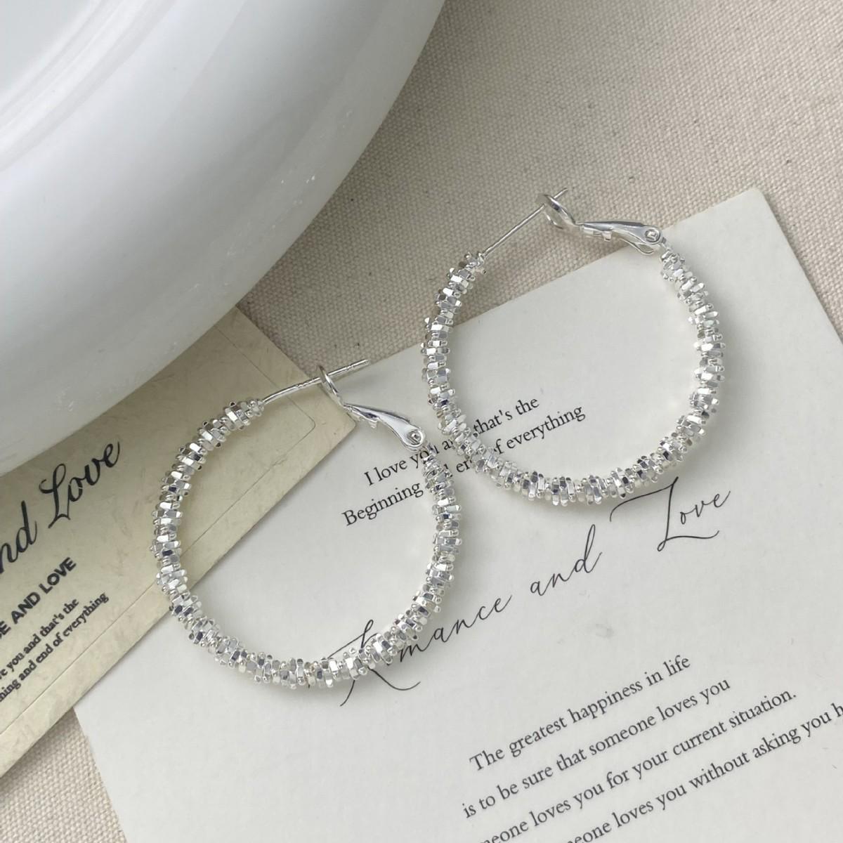 Silver Crushed Round Ear Cuff: Elegant, Fashionable, Versatile Earrings for Women