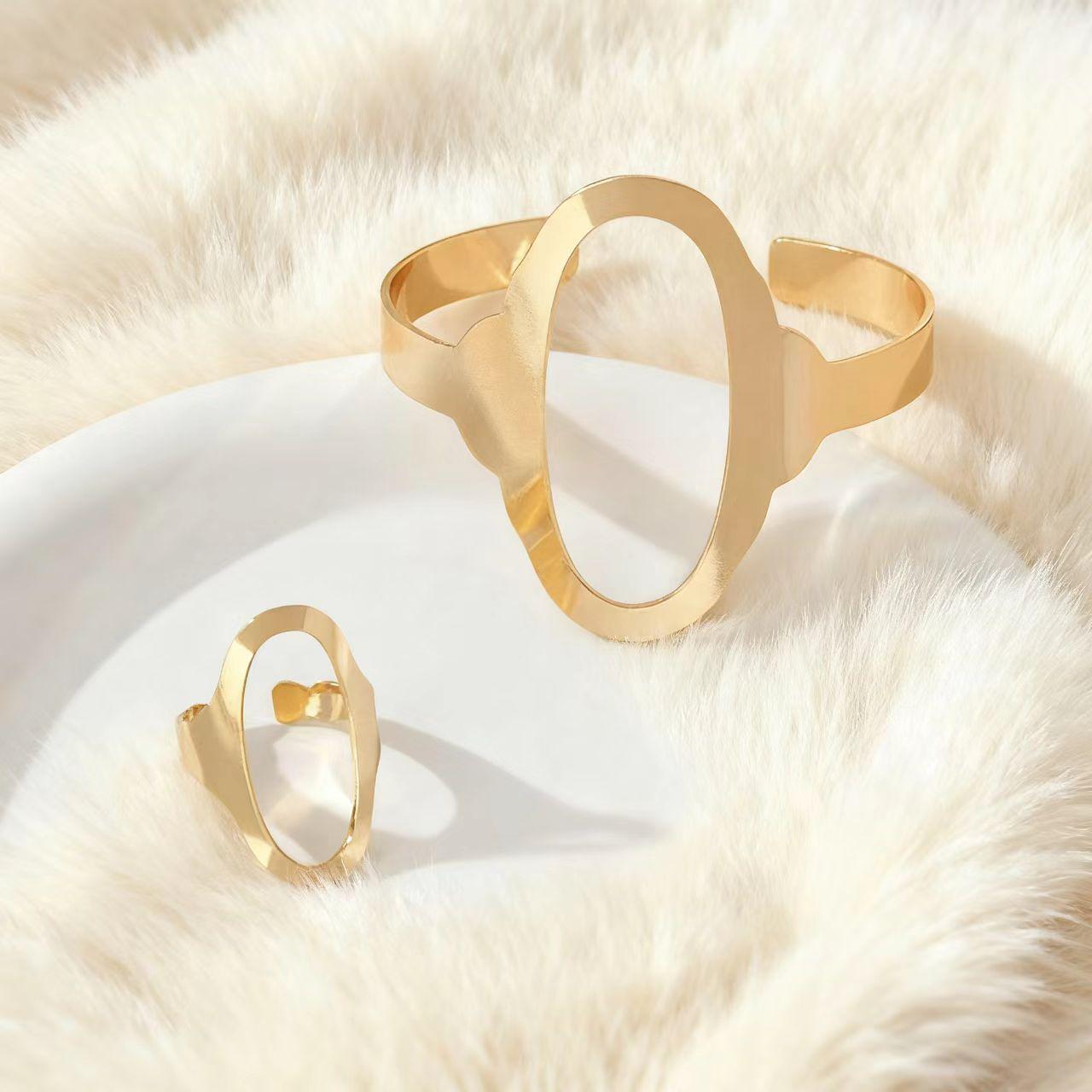 

2025 Женский геометрический открытый браслет-кольцо: Металлический дизайн с ретро-флером