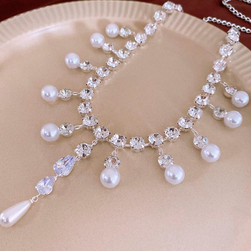 Butterfly Drop Oil Pearl Faux Crystal Necklace Versatile High-end Clavicle Chain Niche Design Jewelry Women