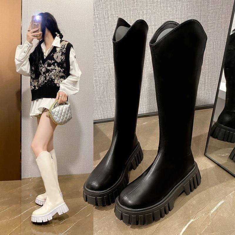 Round head muffin bottom but knee boots are a must for small people. New  heightening Martin boots are versatile American