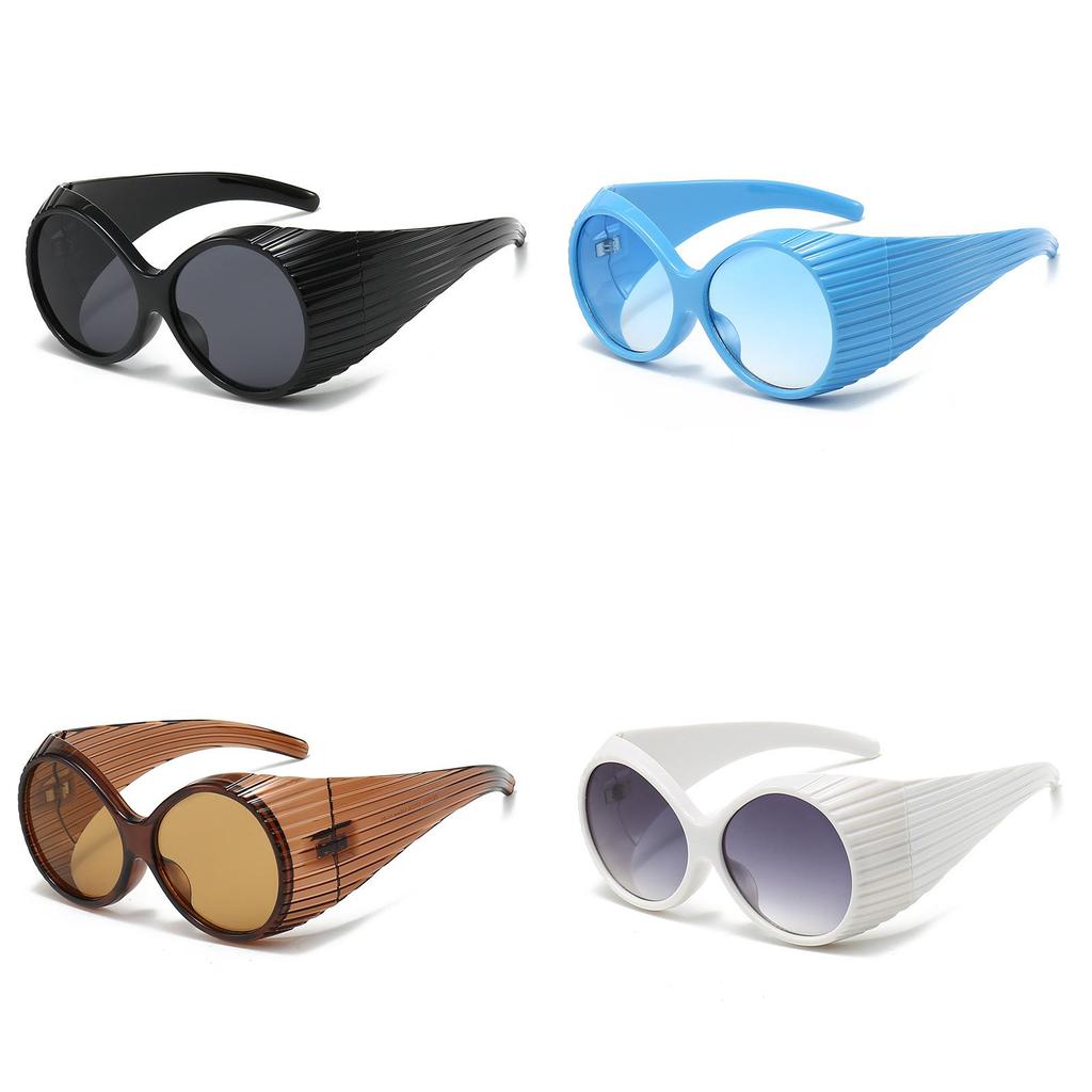 Stylish European American Big Frame Catwalk Sunglasses 2023 New Retro Elliptical Shades Ins Streetwear Black Lens Red Frame