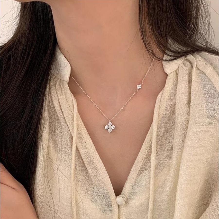Lucky Double Clover Zircon Pendant Necklace Niche Light Luxury Exquisite Temperament Versatile Clavicle Chain