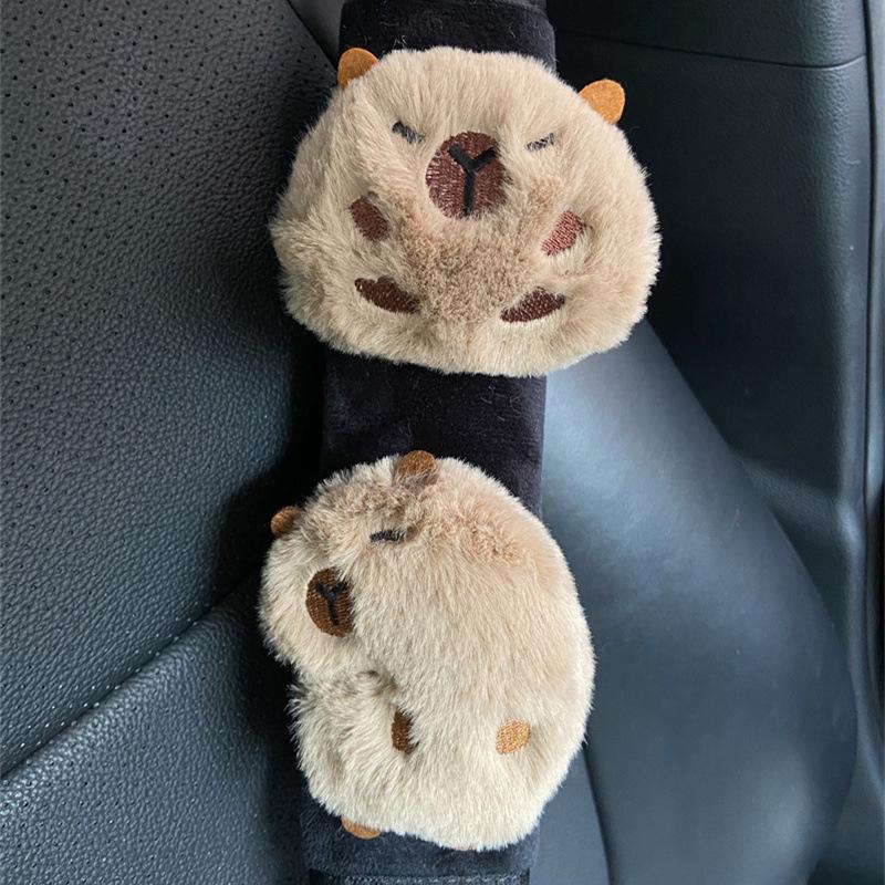 

Мультяшная плюшевая кукла-капибара, чехол на ремень безопасности автомобиля, кавайный стеклоочиститель, указатель поворота, декоративная подвеска, автомобильные аксессуары