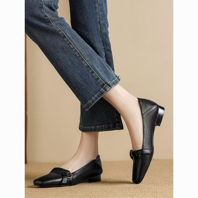 Retro low-heeled small leather shoes women's new square head shallow mouth single shoes are lightweight