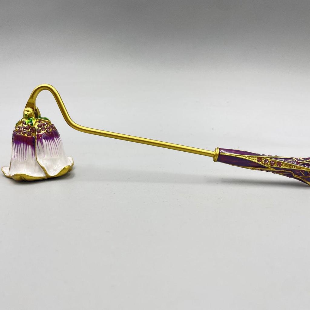 Vintage Candle Snuffer with Long Handle, Classic Brass Candle Extinguisher Tool, Elegant Fire Safety Accessory for Home Decor