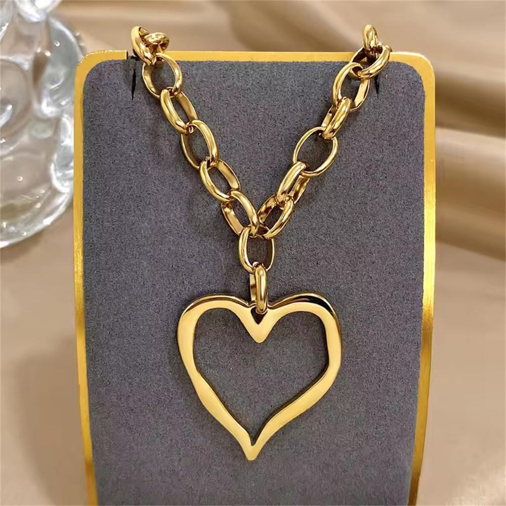 Retro and Exaggerated Hollowed-out Large Heart-shaped Stainless Steel Thick Sweater-style Necklace, High-end Accessory Pendant, Pendant Necklace