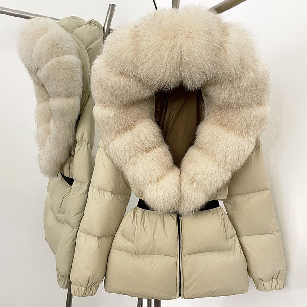 Giacca invernale da donna in piuma d'anatra bianca con cappuccio in vera pelliccia di volpe