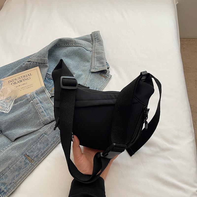 Casual big bag women's new versatile light commuter shoulder bag large capacity messenger dumpling bag