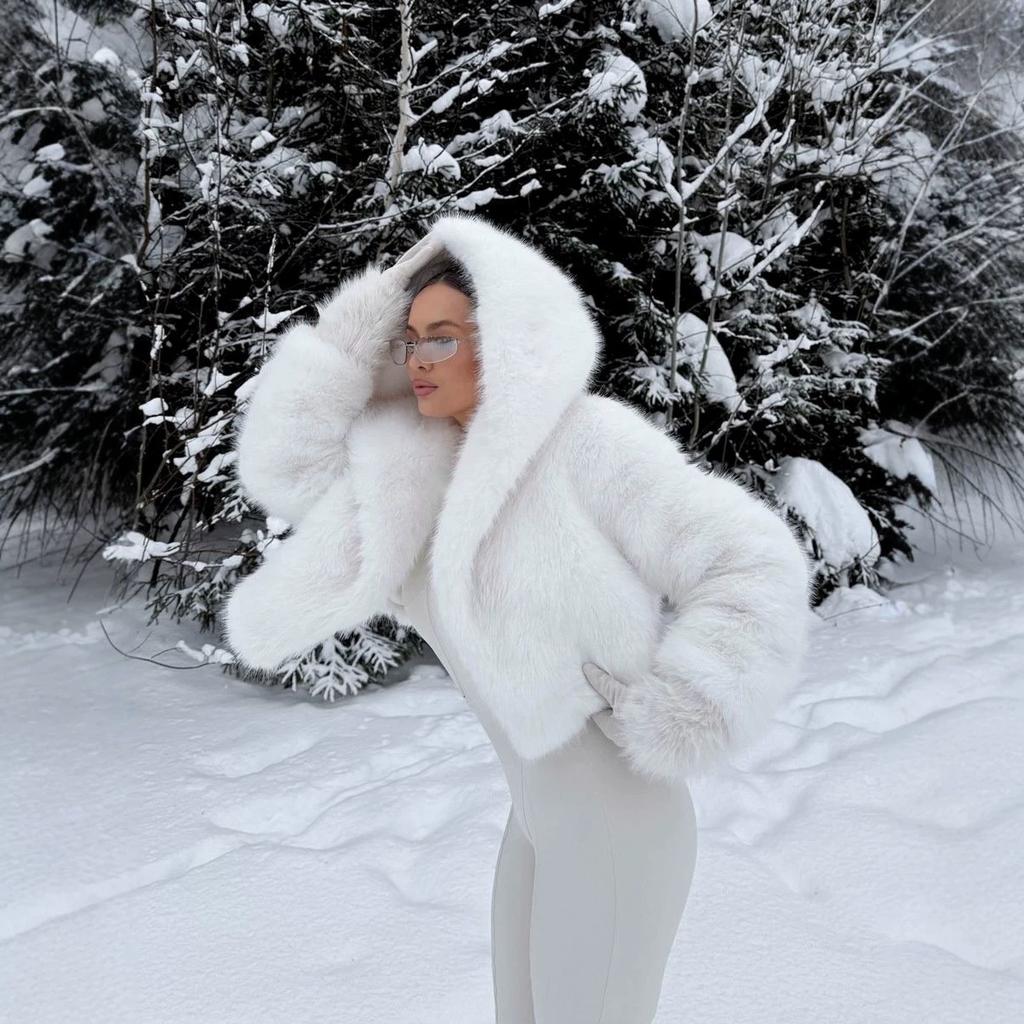 Manufacturer's imitation fur jacket women's European and American fashion hooded fox fur jacket short Ins < unk >