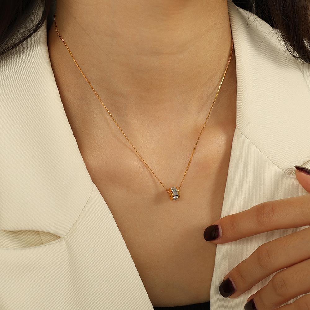 Hot-selling European and American micro-inlaid diamond small waist pendant women's titanium steel collarbone chain jewelry