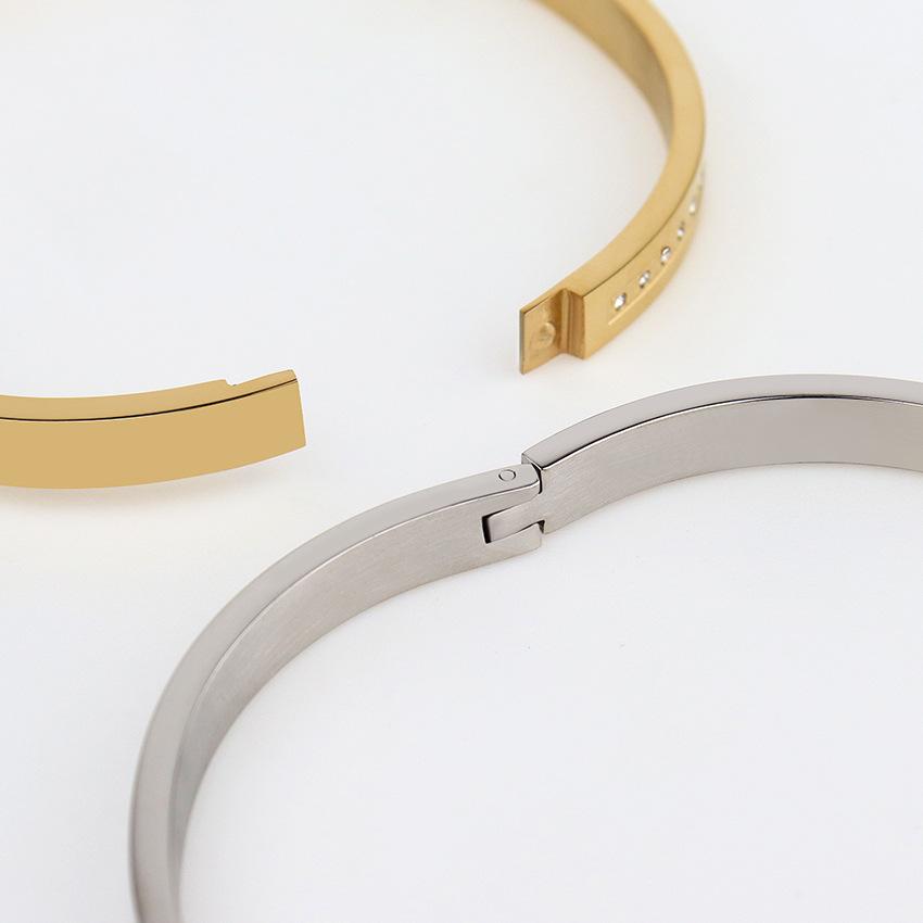 Personalized Trend Surround With Fine Diamond Gypsy Titanium Steel Bracelet