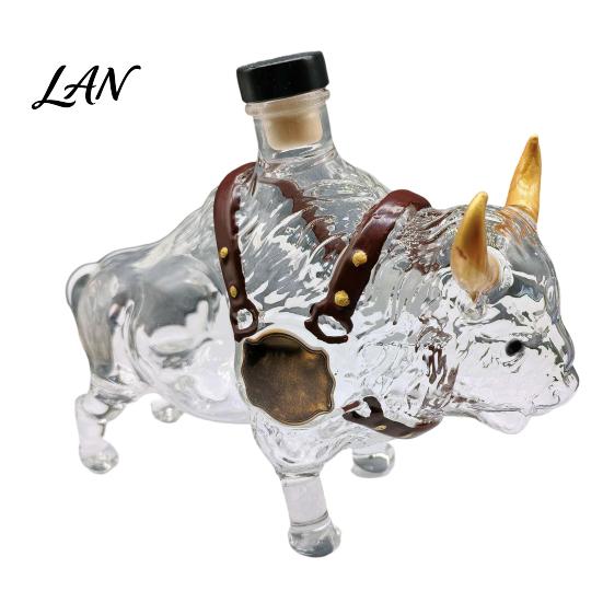 Status Symbol Liquor Container Bison Whiskey Decanter, 3D Sculpture, Glass Decorative Premium Bottle for Gifts Container, Home Bar Decor And