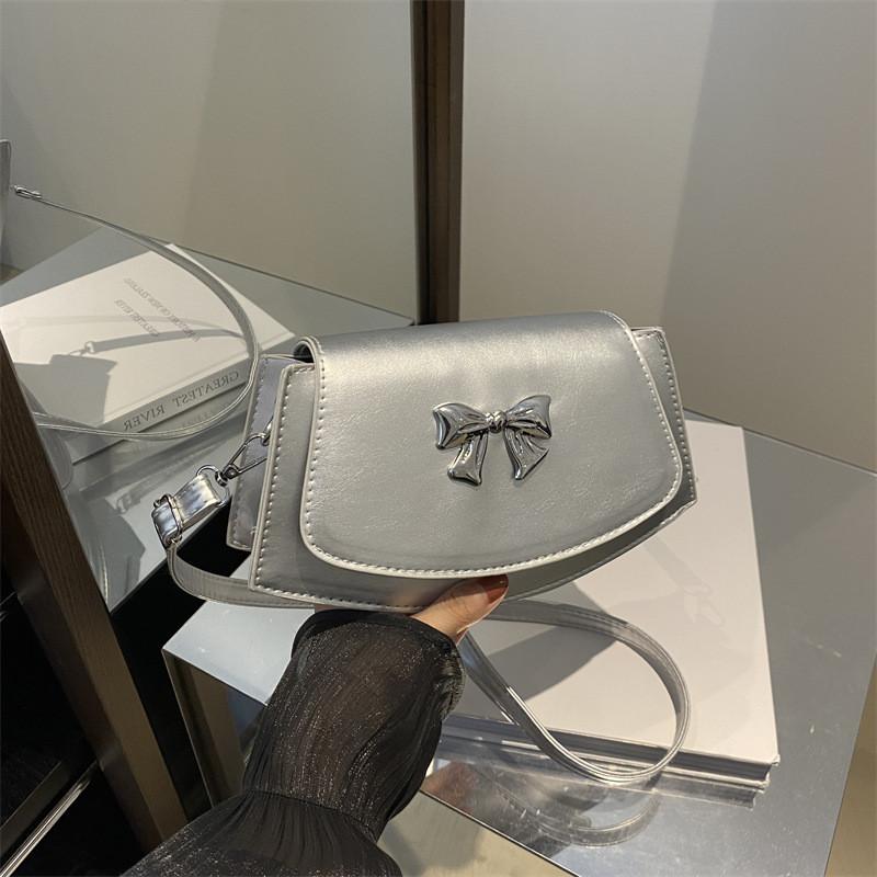 Fashionable Small Saddle Bag For Women In Versatile Colors With Elegant Bow Detail серебряный