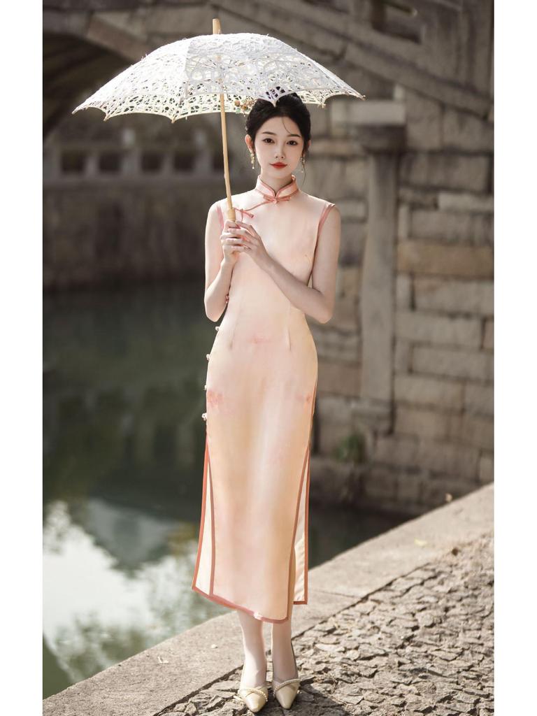 2024 Summer Young Elegant Sleeveless Cheongsam: Modern Literary Style