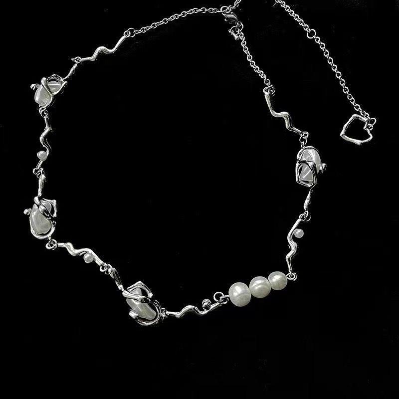 Pearl Necklace Female Versatile Niche Design High Sense Light Luxury Collarbone Chain Love Pendant Jewelry