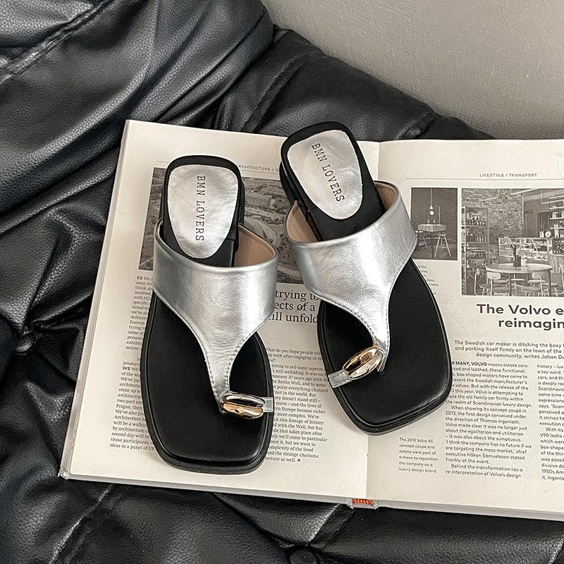 Fashion Summer Retro Leopard Metal Buckle Clip Toe Slippers for Women Wedges Middle Heel Fashion Outer Wear Flip Flops Beach Slides