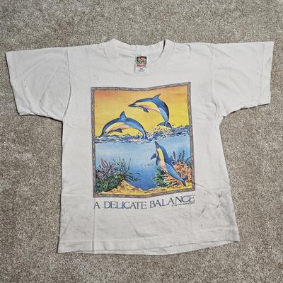 Vtg 90er Delicate Balance Delfin T-Shirt Herren S XS Single Stitch Zerfetzt Grunge