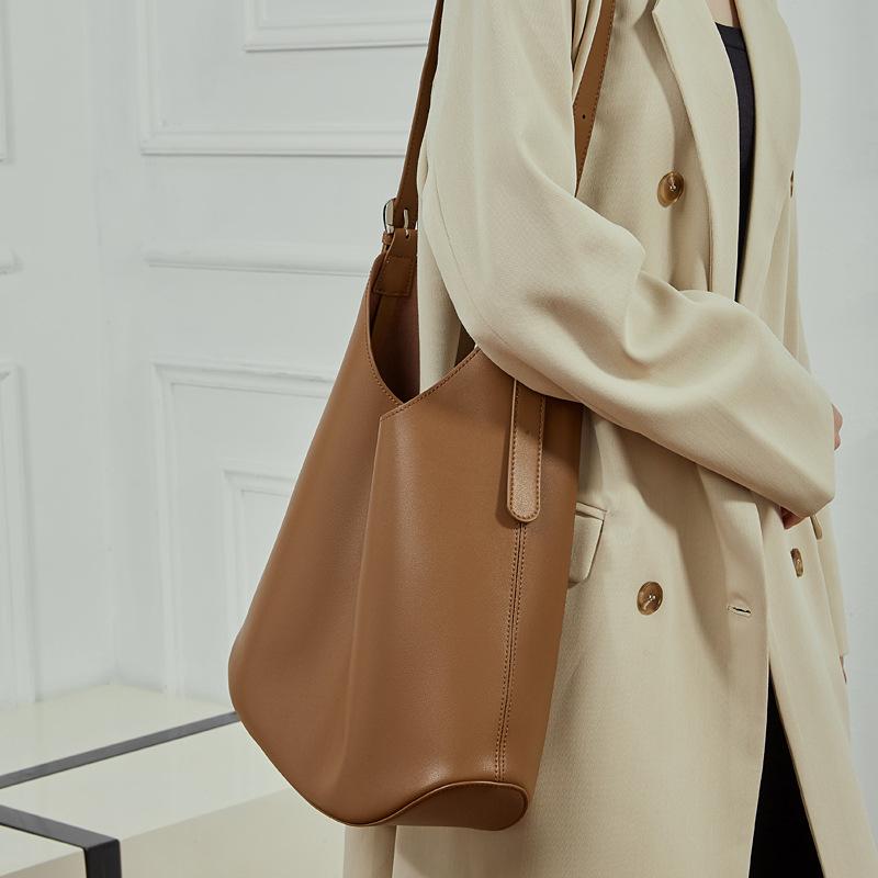 Genuine Leather Large Capacity Tote Bag Casual Shoulder Bag Fashionable Commuter Crossbody Bag