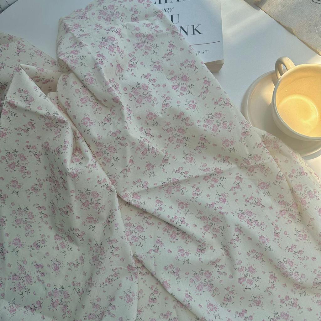 100% Cotton 40-Count Digital Print Floral Fabric for Women's and Children's Wear, Dresses, Pajamas, Handbags, and DIY Projects.