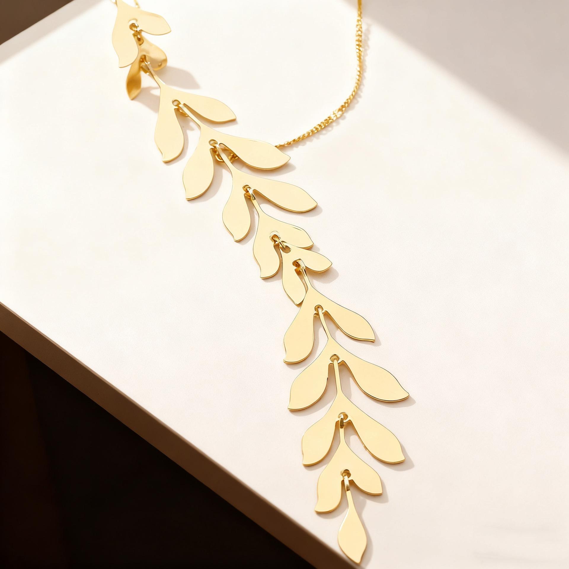 

Niche leaf sweater chain long necklace simple elegant atmosphere retro золотий жовтий колір