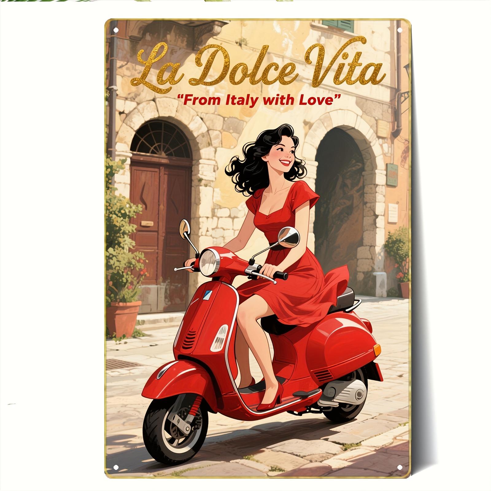 2D Flach - Vintage Metallschild - La Dolce Vita | Rotes Rollerfahren durch europäische Straßenszene | 8x12 Zoll Eisen Wandkunst mit Cla 20x30cm（7.8x11.8inch）