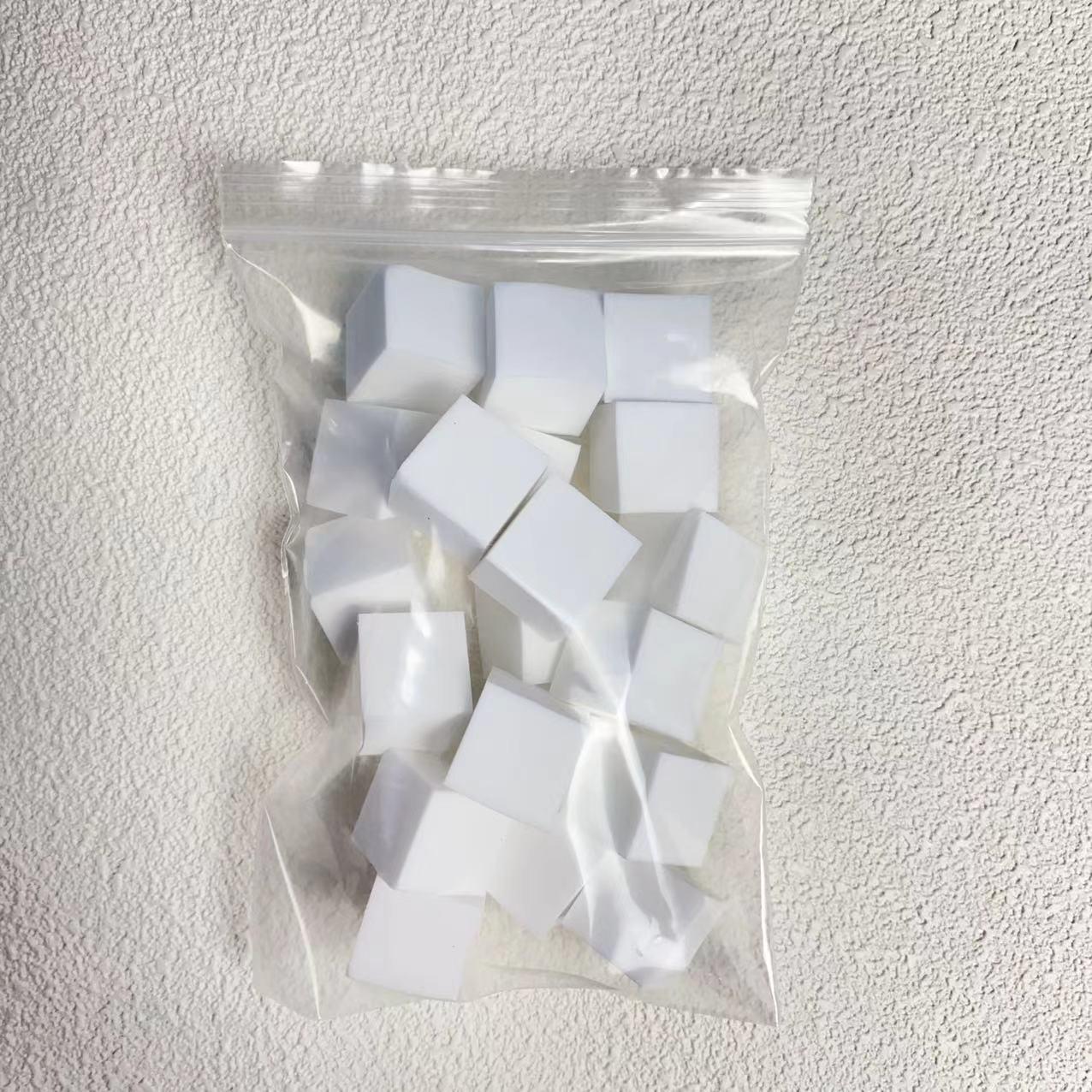 

Набор инструментов для маникюра с градиентным румянцем и металлическим скребком White Cushion