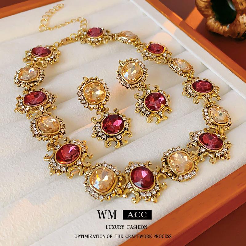 Vintage Diamond-Set Round Necklace: High Court Style Fashion Clavicle Chain Jewelry