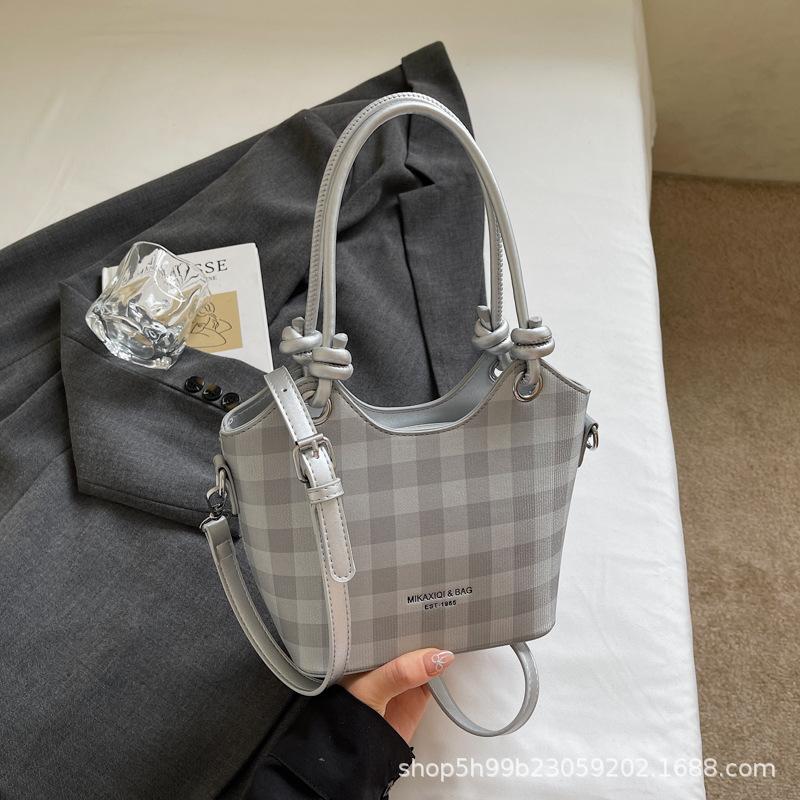 

Niche fashionable bag women s new summer simple chain bag messenger bag high value portable shoulder bag