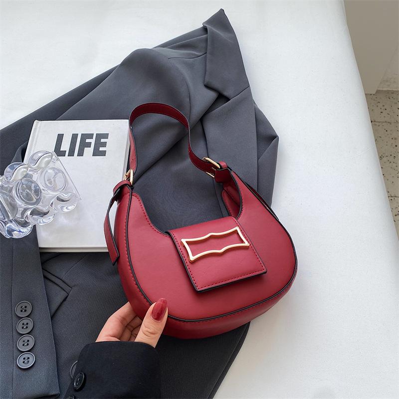 Fashionable Saddle Shoulder Bag Vintage Armpit Bag Versatile Broadband Portable Crescent Bag Metal Trim Large Capacity