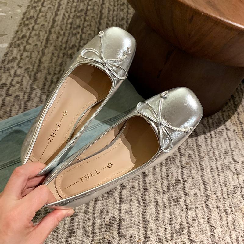 2386-53 autumn new widened large size French silver versatile light mouth bow square heel single shoes women