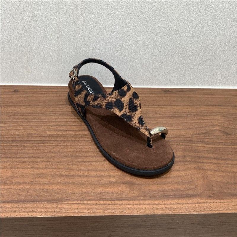 

Wedge heel design sense niche sandals 2025 summer Korean version retro personality metal buckle cover toe Roman sandals women 40