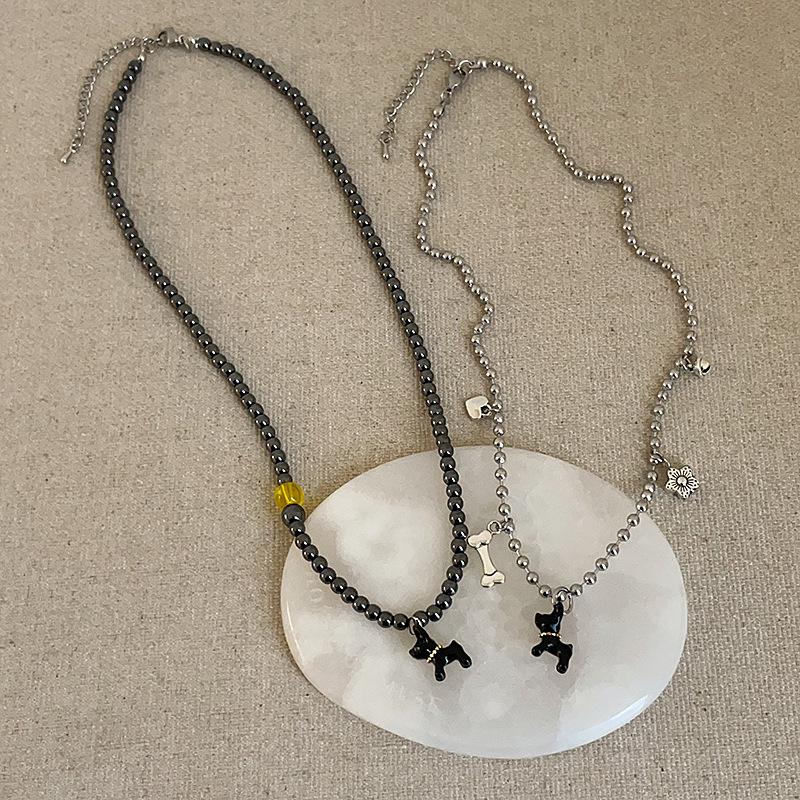 Okouzlující přívěsek štěněte na korálkovém náhrdelníku: Trendy, univerzální choker pro sladký a cool styl žen