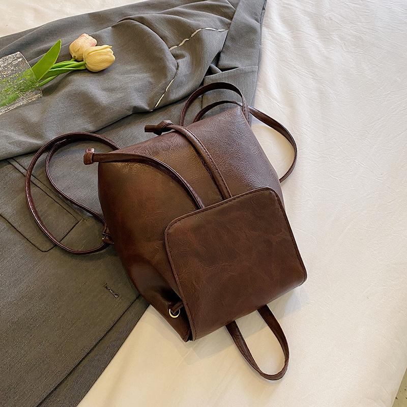 Schoolbag is popular this year, Korean version of retro versatile ins commuter leisure bag 1011 spring new women's backpack