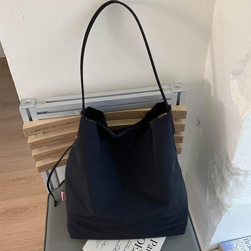 Casual large capacity underarm bag women's 2025 new nylon cloth bucket bag simple shoulder bag one piece dropship