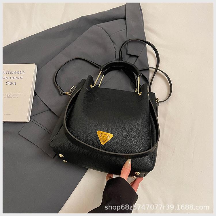 Fashion tote bag women's spring 2025 new commuting versatile hand-to-shoulder crossbody bag large capacity tote bag