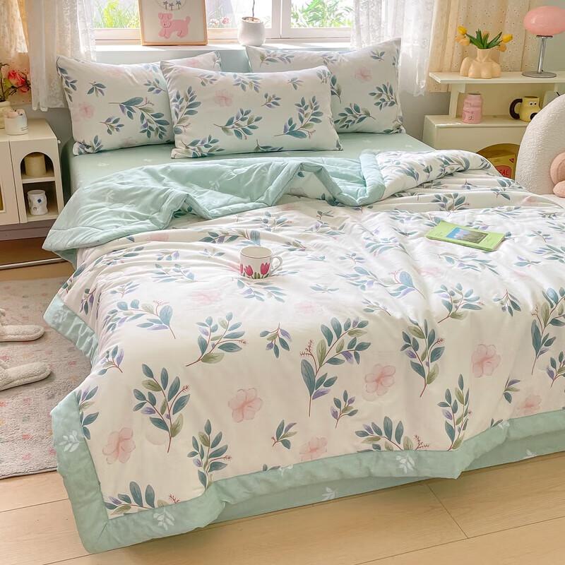 Yu Zhaolin Monica Silk Lightweight Quilt