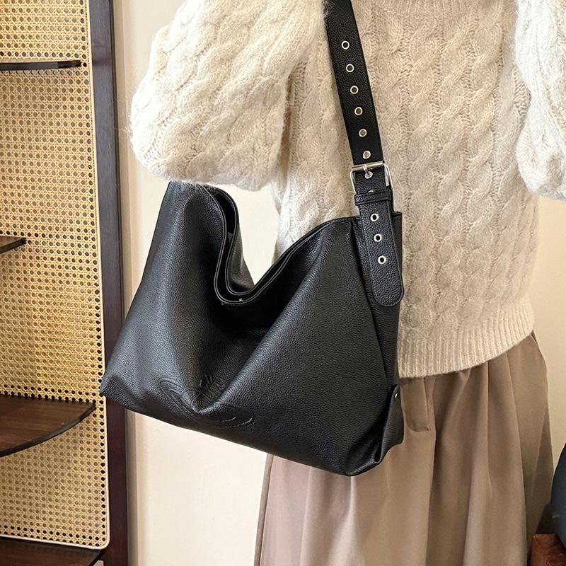 2025 Autumn and Winter New Simple and Fashionable Versatile Shoulder Messenger Bag Bag Large Capacity Tote Bag Spaceship Women's Bag Tide