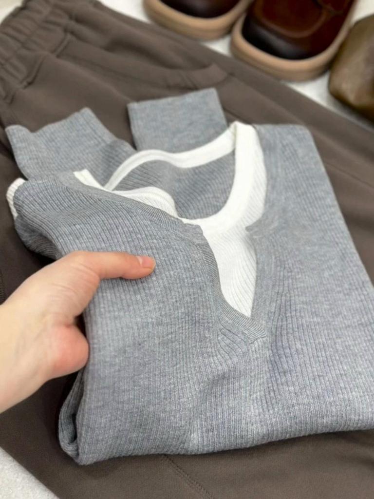 Women's Color Block V-Neck Two-Piece Sweater: Cozy Autumn/Winter Long-Sleeve Knitted Top