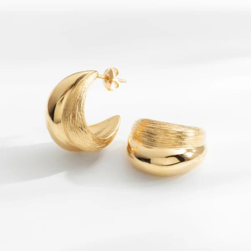 Modische C-Form Temperament 925 Silber Nadel Steckerohrringe Leichter Luxus Steckerohrringe Damen Nischen Design Gebürstete Plissierte Ohrringe