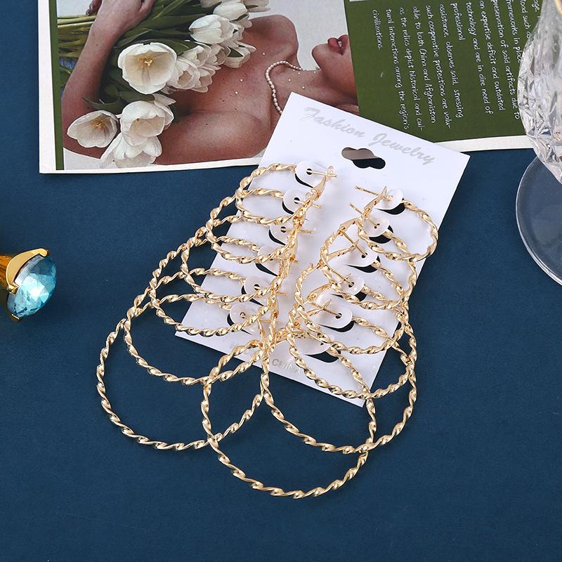 

Six Pairs Temperament Fashion Geometric Metal Twisted Large Small Circle Hoop Earrings for Women Korean Designer Jewelry Sets золотий